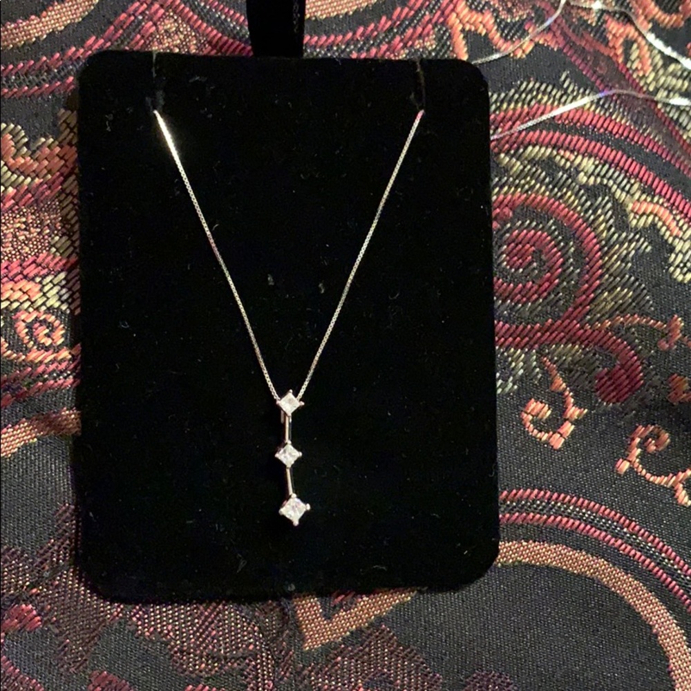 3 stone diamond necklace